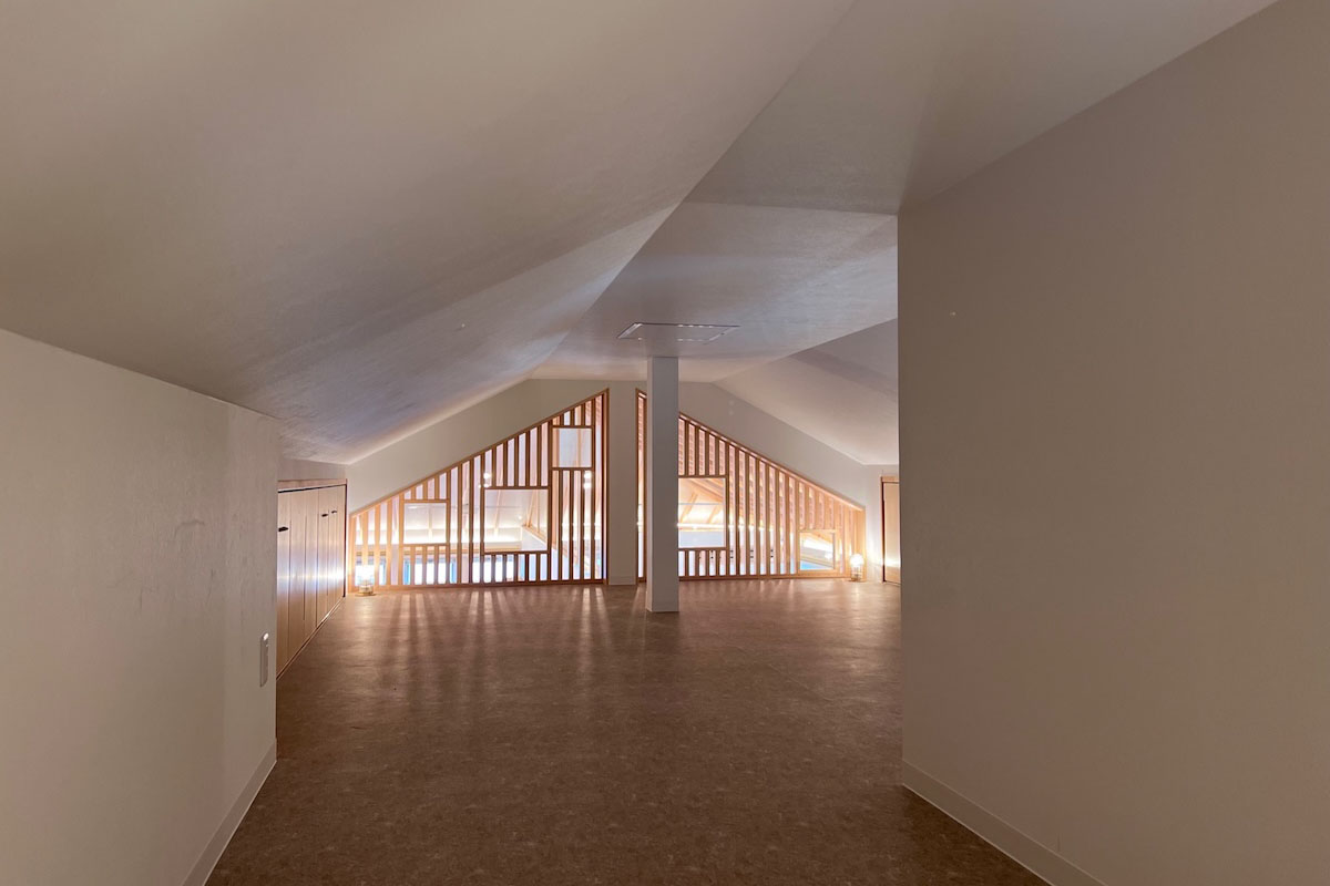 園舎の狭い空間_ロフト_縦格子の柵