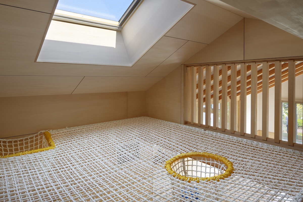 園舎の狭い空間_ロフト_天窓とロフト