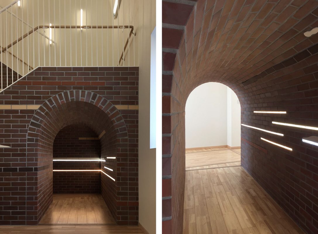 園舎の狭いところ_階段下_レンガのトンネル