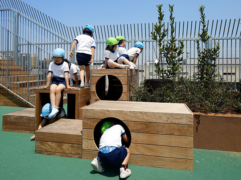 園舎の小さな居場所_園庭