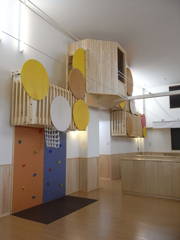 園舎の狭い空間_遊具